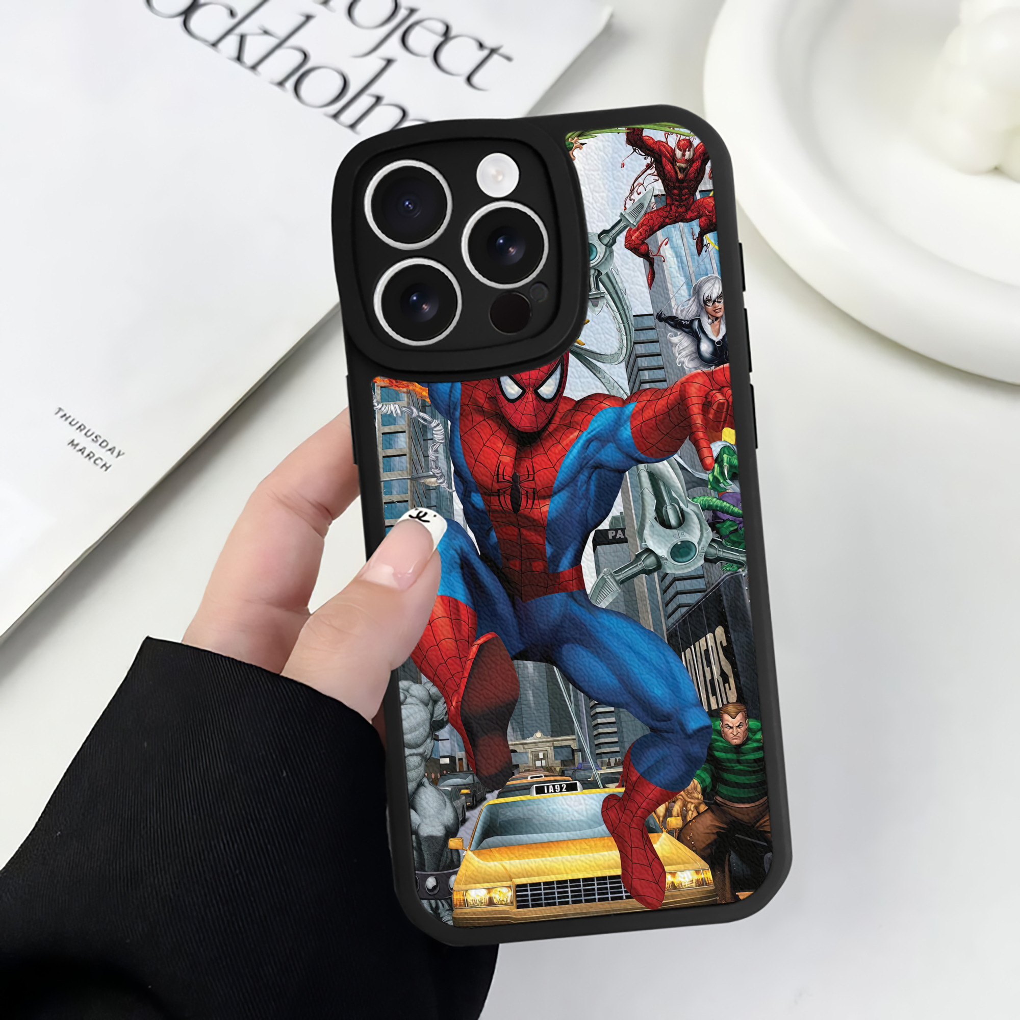 Spider Man スパイダーマン 【iPhone 16シリーズ対応】シリコンスマホケース（レザー調） 材質：シリコン